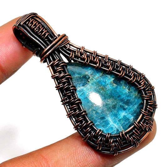 Ocean’s Whisper – Aquamarine Copper Pendant