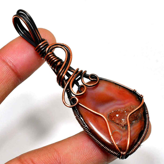 Earth’s Embrace – Copper-Wrapped Agate Pendant