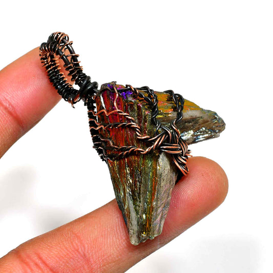 Celestial Shard – Cosmic Quartz & Copper Pendant