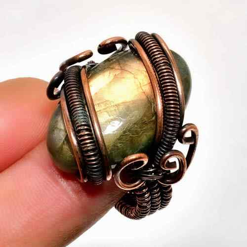 Serene Shield – Labradorite & Oxidized Copper Ring
