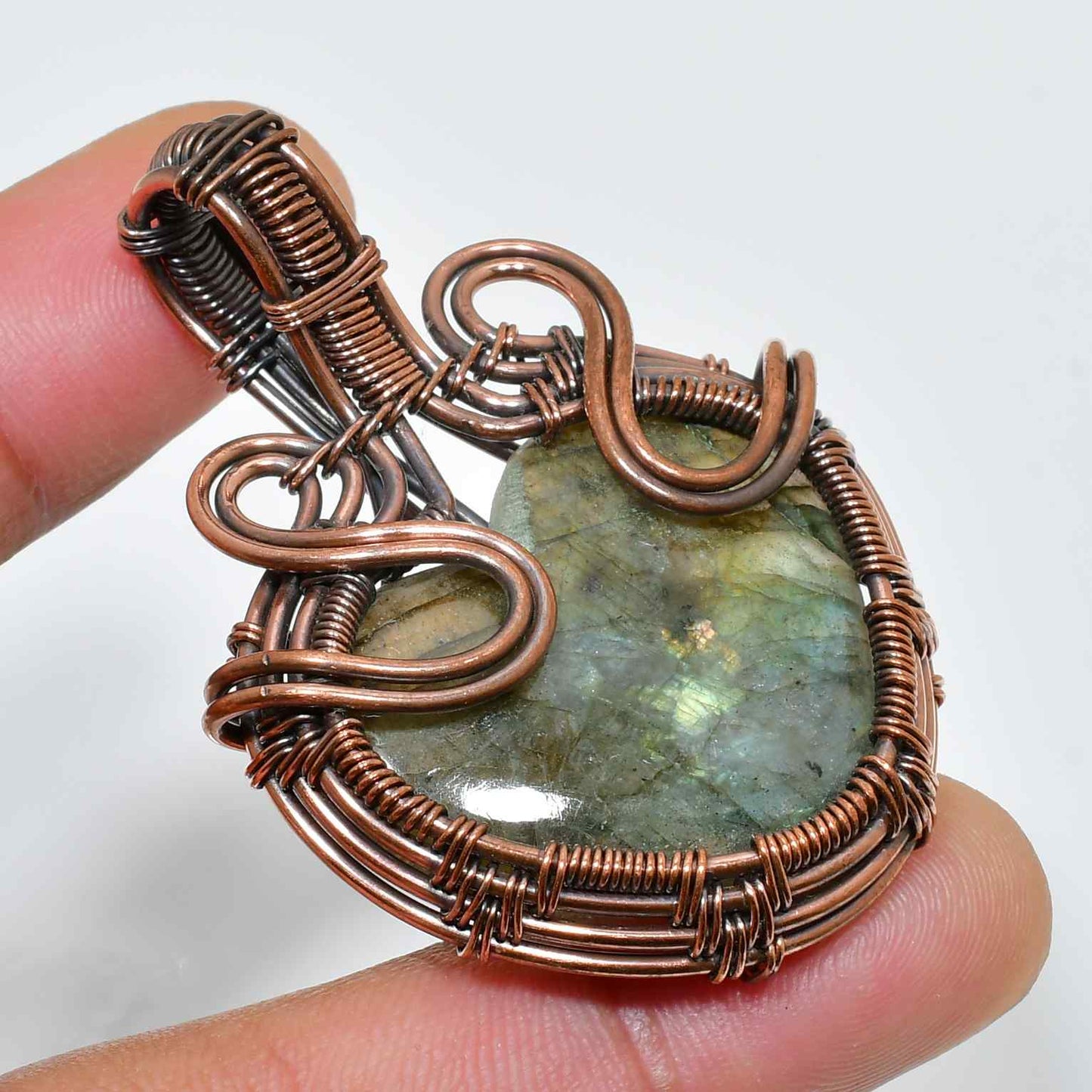 Aurora’s Gleam – Labradorite Copper Pendant