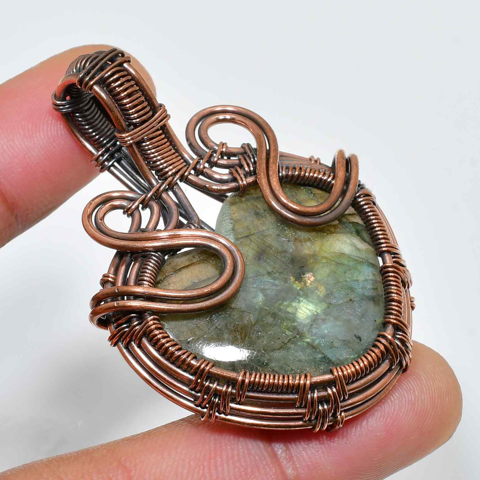 Aurora’s Gleam – Labradorite Copper Pendant