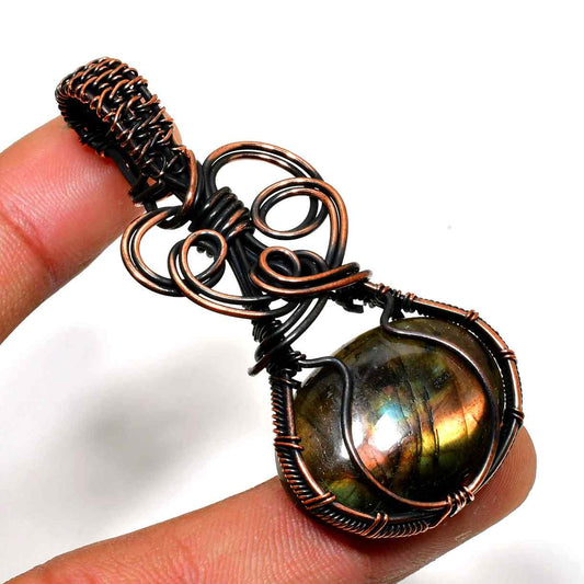 Ezra’s Veil – Labradorite Copper Pendant