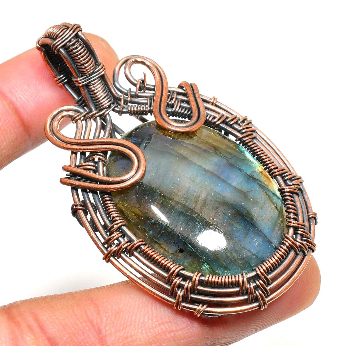 Clarity’s Embrace – Labradorite Copper Pendant