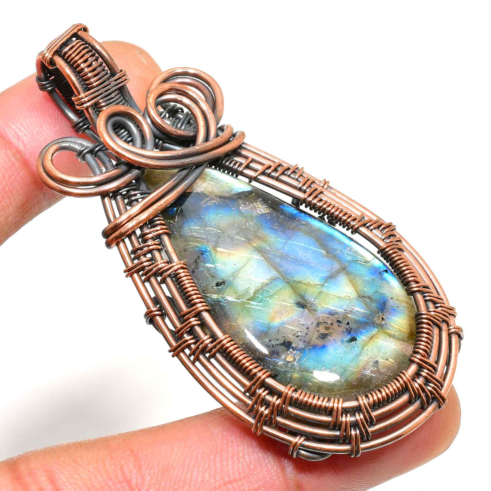 Moonlit Rhapsody – Labradorite Copper Pendant
