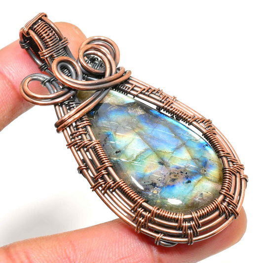 Moonlit Rhapsody – Labradorite Copper Pendant