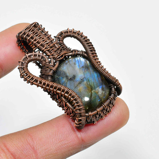 Selene’s Shimmer – Labradorite Copper Pendant