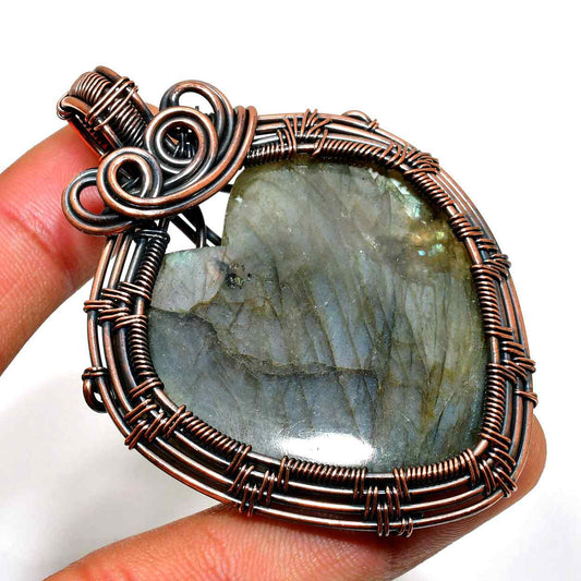 Celestial Veil – Labradorite Copper Pendant