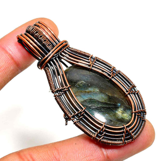 Selene’s Light – Labradorite Copper Pendant