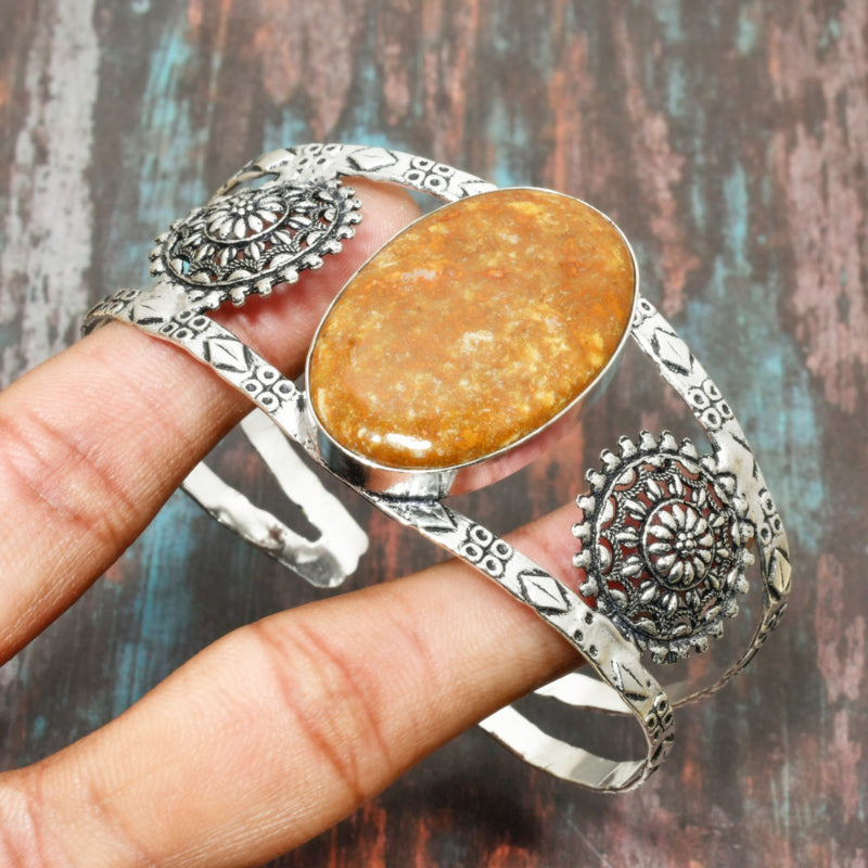 Solara’s Embrace – Silver Sunstone Cuff