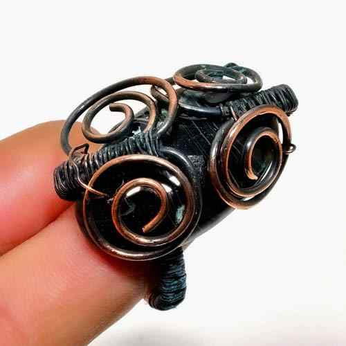 Obsidian Sentinel – Copper-Wrapped Onyx Ring