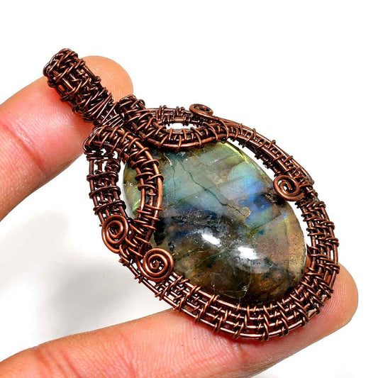 Selene’s Veil – Labradorite Copper Pendant