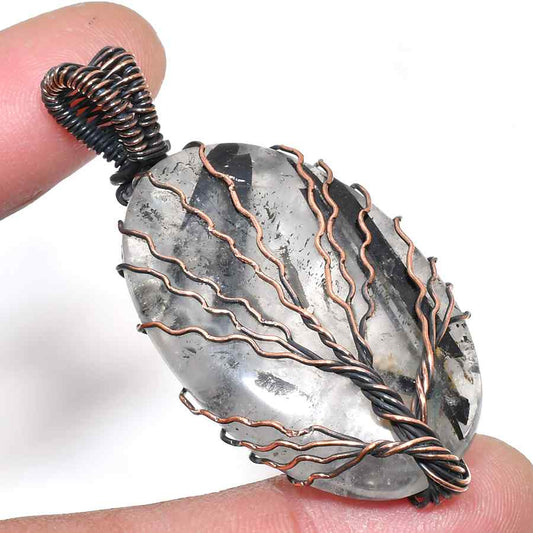 Serenity’s Embrace – Quartz Copper Pendant