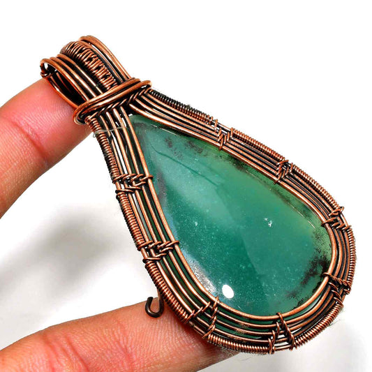 Verdant Serenity – Green Agate Copper Pendant