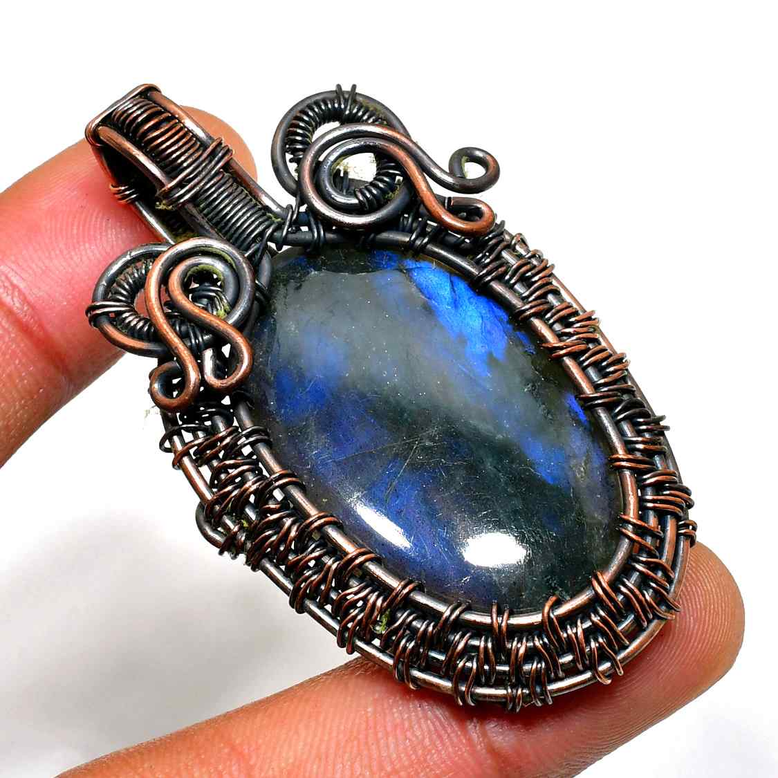 Celestial Glow – Labradorite Copper Pendant