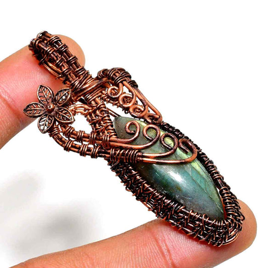 Guardian’s Radiance – Labradorite & Copper Pendant