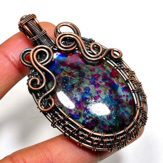 Mystic Cradle – Copper-Wrapped Natural Stone Pendant