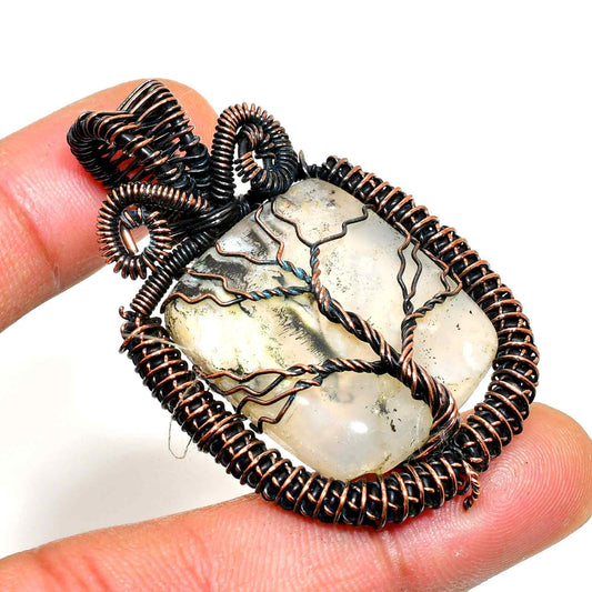 Noir Harmony – Quartz & Black Wire Pendant