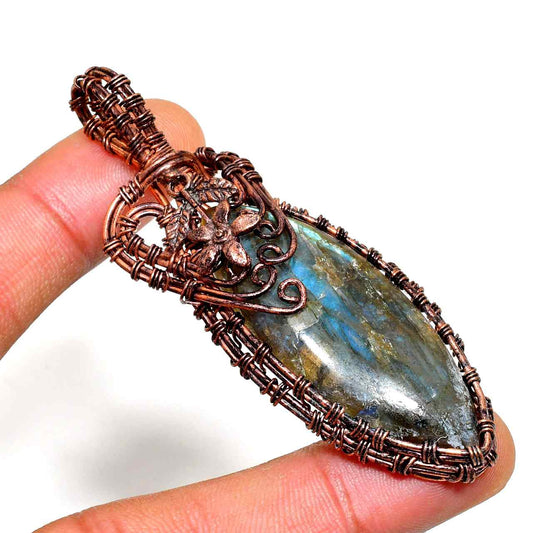 Celestial Blossom – Labradorite Copper Pendant