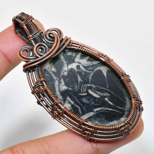 Ember’s Embrace – Black Stone Copper Pendant