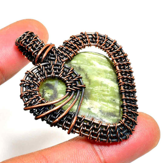 Gaia’s Heart – Greenstone & Black Wire Pendant