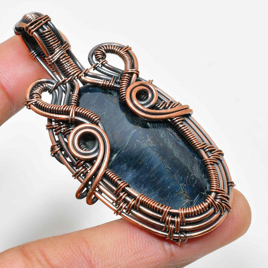 Ember’s Gaze – Oxidized Copper Labradorite Pendant