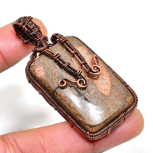 Earthen Embrace – Agate & Copper Pendant