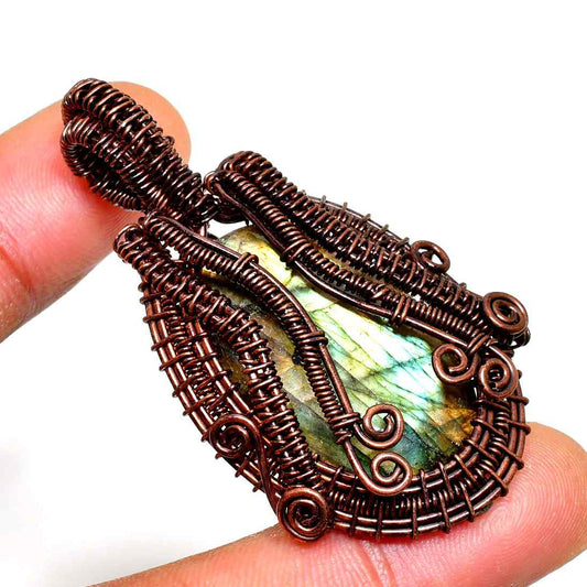 Ember’s Whisper – Labradorite Copper Pendant