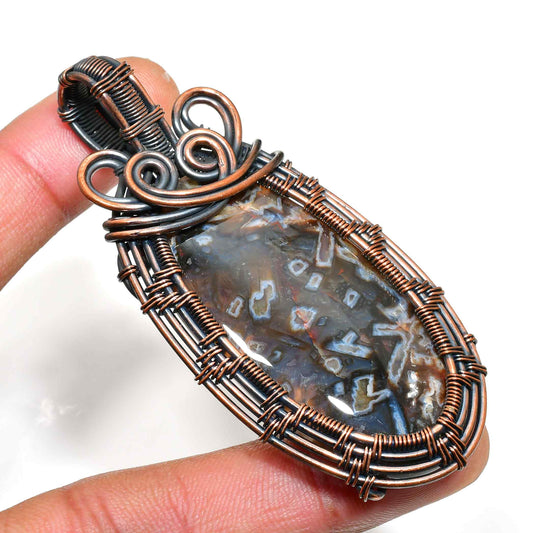 Ember’s Embrace – Agate Copper Pendant