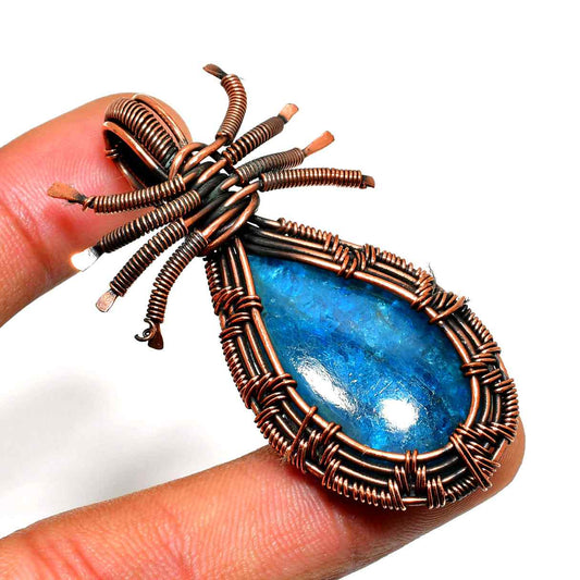 Alchemist’s Embrace – Labradorite Copper Pendant