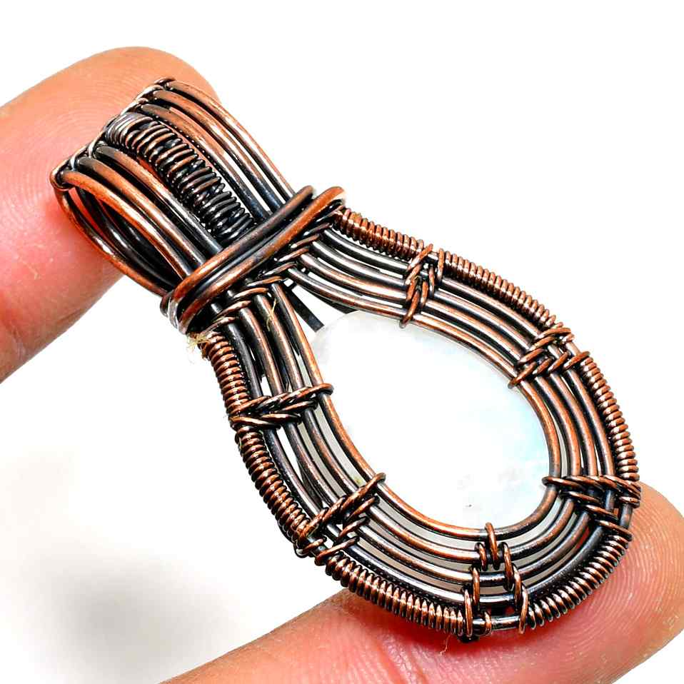 Luna’s Embrace – Copper-Wrapped Moonstone Pendant
