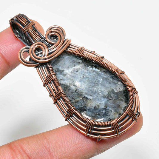 Aurora’s Embrace – Labradorite Copper Pendant