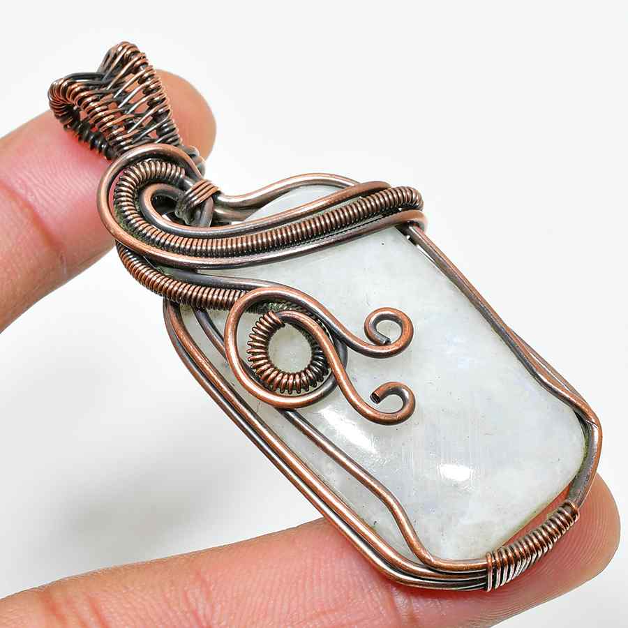 Lunar Radiance – Copper-Wrapped Moonstone Pendant
