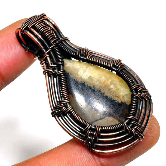 Aura Drop – Copper-Wrapped Quartz Pendant