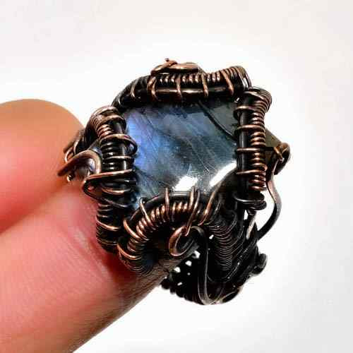 Aurora’s Gaze – Labradorite Copper Ring
