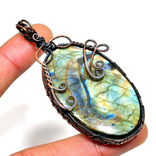 Aurora’s Glow – Labradorite Copper Pendant