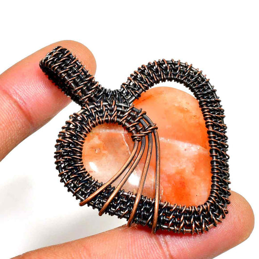 Solara’s Heart – Sunstone & Black Wire Pendant