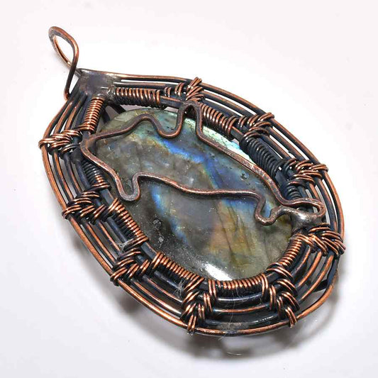 Celestial Veil – Labradorite Copper Pendant