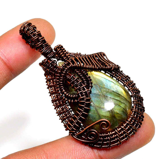 Aurora’s Dream – Labradorite Copper Pendant