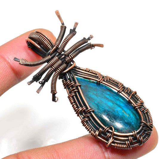 Selene’s Veil – Labradorite Copper Pendant
