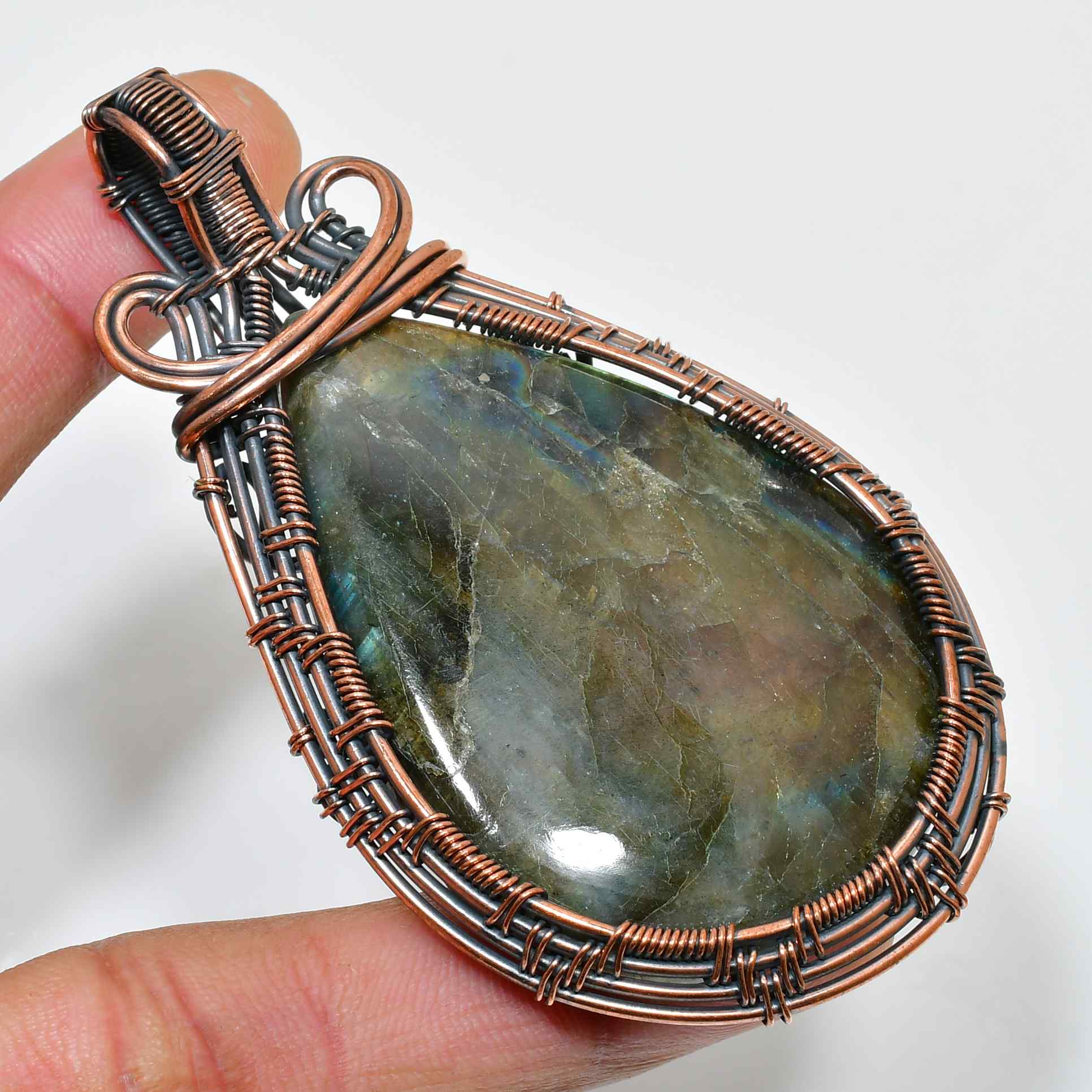 Mystic Veil – Labradorite Copper Pendant