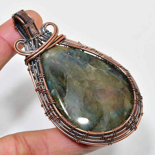 Mystic Veil – Labradorite Copper Pendant