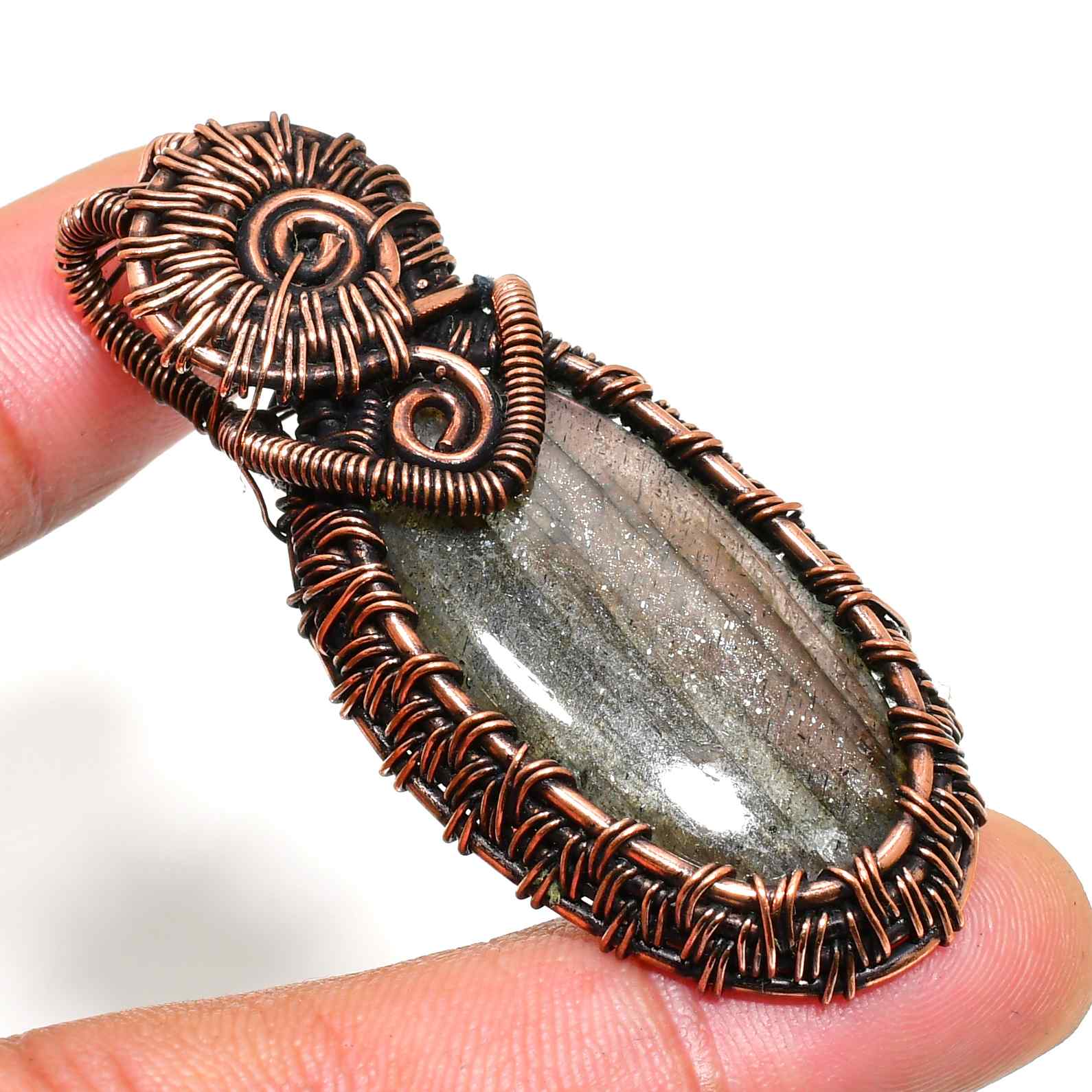 Aurora’s Gleam – Labradorite Copper Pendant