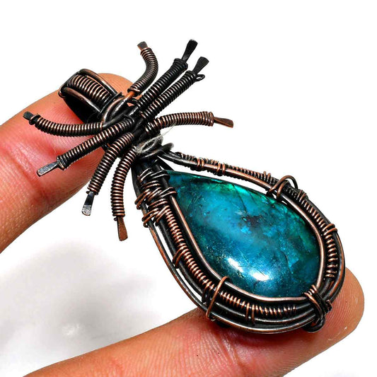 Ara’s Essence – Oxidized Copper Labradorite Pendant