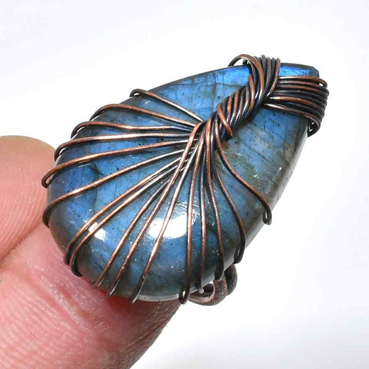 Lumina Charm – Labradorite Copper Pendant