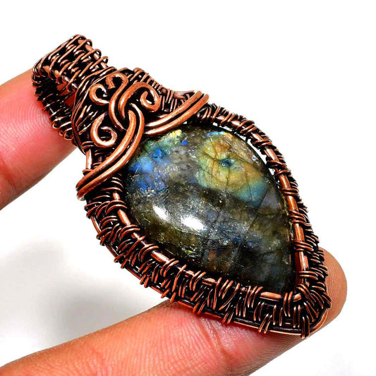 Celestial Ember – Labradorite Copper Pendant
