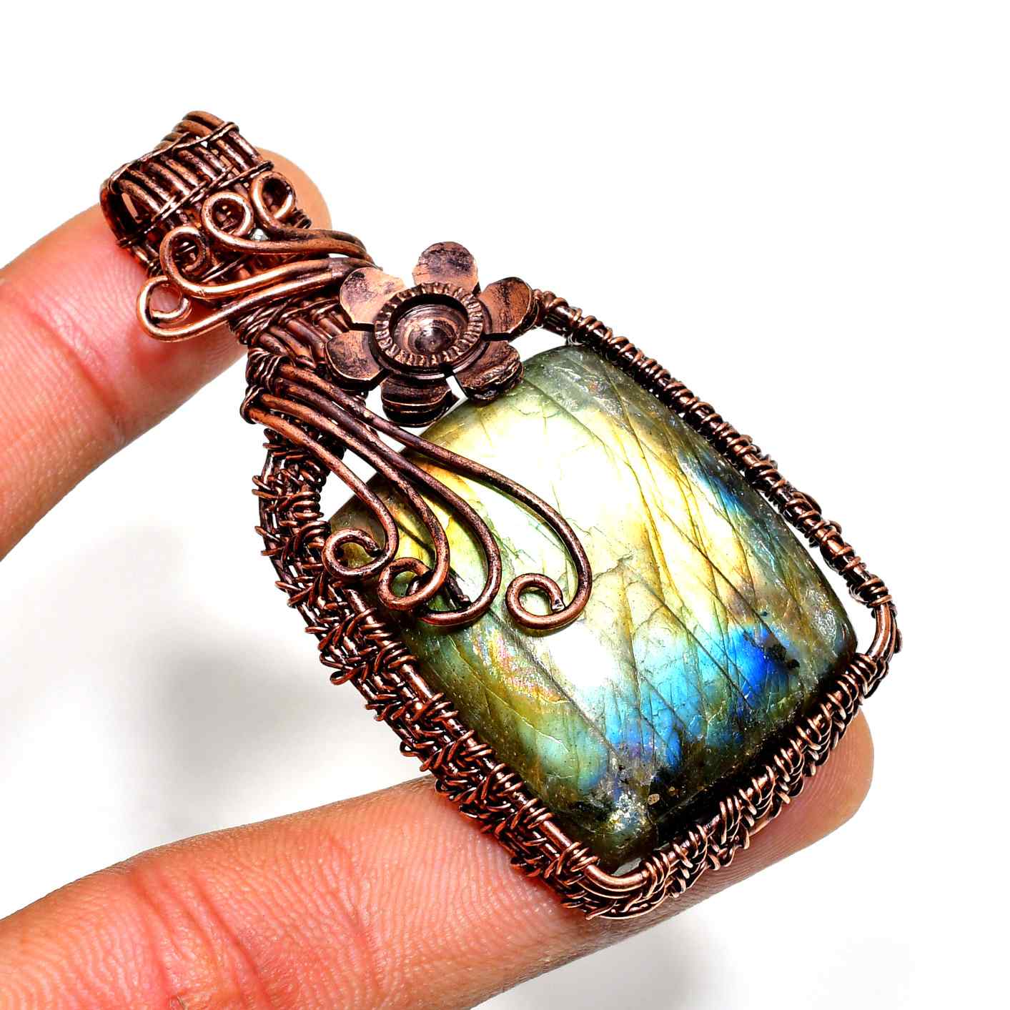 Radiant Reverie – Labradorite & Copper Pendant