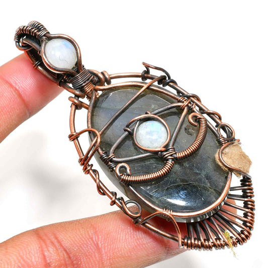 Aurora’s Embrace – Labradorite & Moonstone Copper Pendant