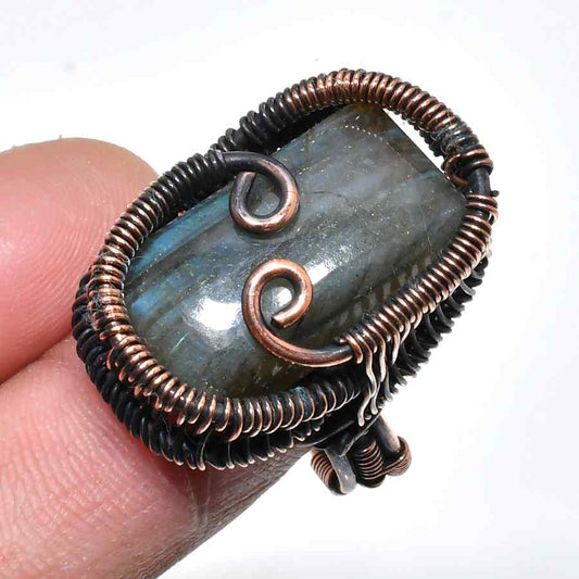 Aurora’s Gaze – Labradorite Copper Ring