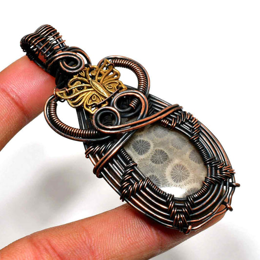 Gaia’s Embrace – Agate Copper Pendant